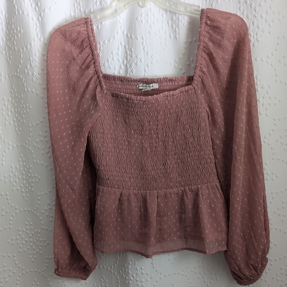 American Eagle Outfitters Tops - American Eagle Mauve Swiss Dot Cold Shoulder Ruched Peplum Balloon Sleeve Top M